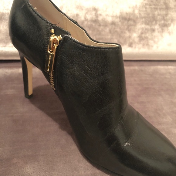 Michael Kors 6.5 black leather ankle booties - Picture 2 of 7